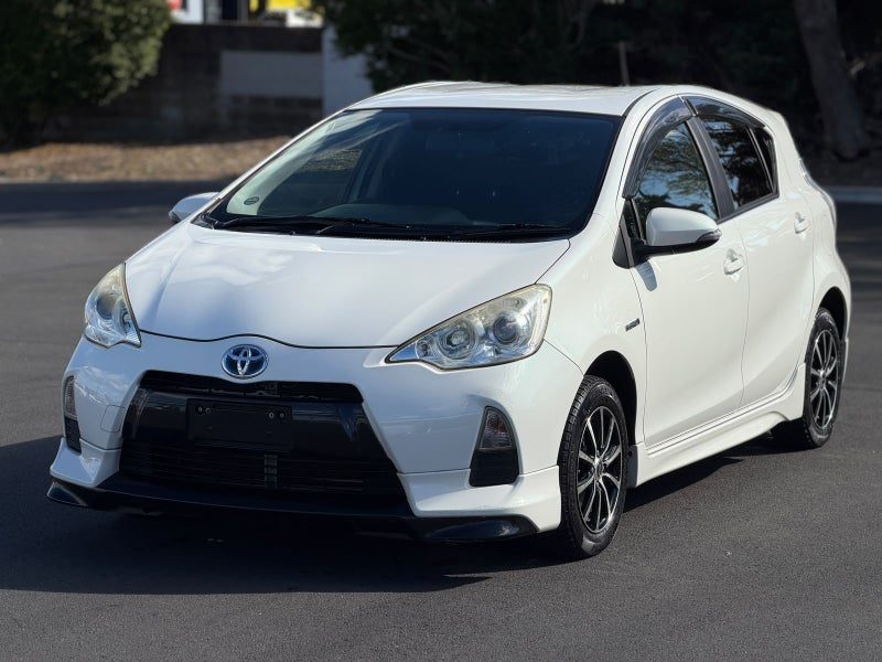 2014 Toyota Aqua S, photo 2