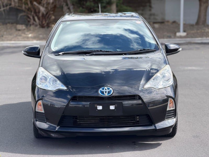 2015 Toyota Aqua Hybrid, photo 3