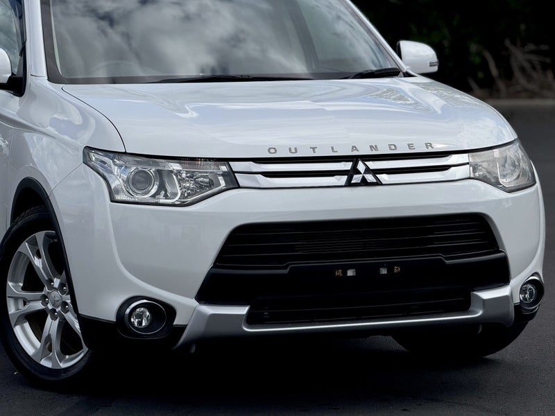 2014 Mitsubishi Outlander 24G 7 Seater, photo 2