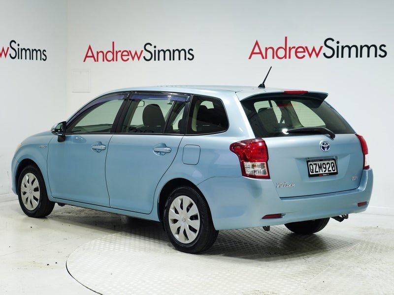 2014 Toyota Corolla Fielder Hybrid 1.5PH 5DR Wagon, photo 2