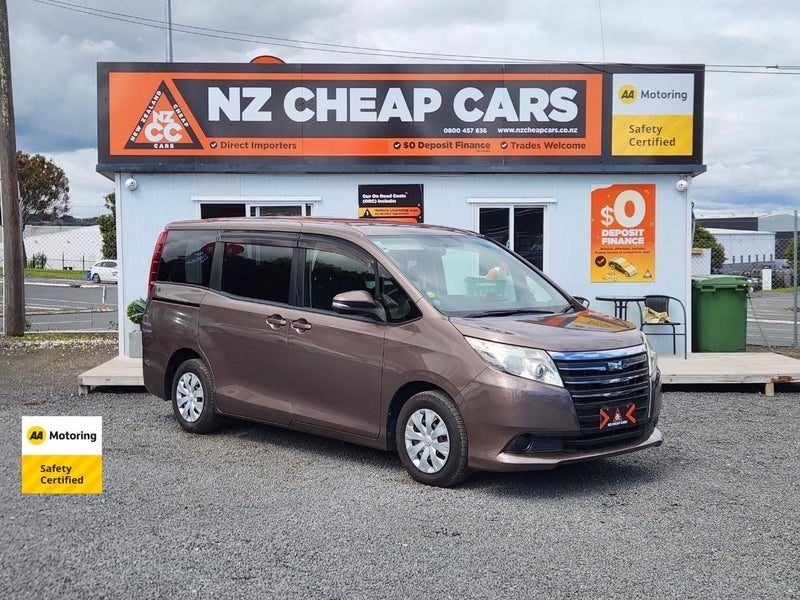 2014 Toyota Noah 7 seater