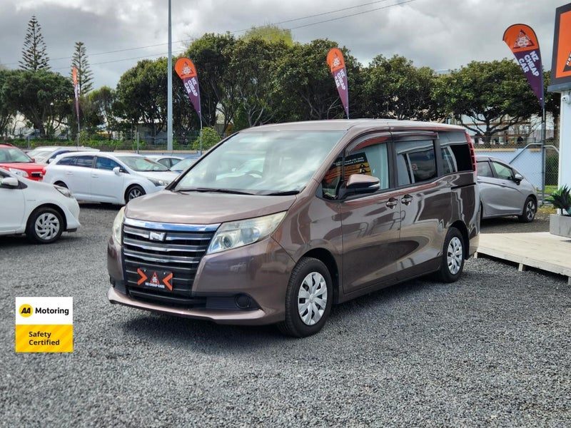 2014 Toyota Noah 7 seater, photo 3