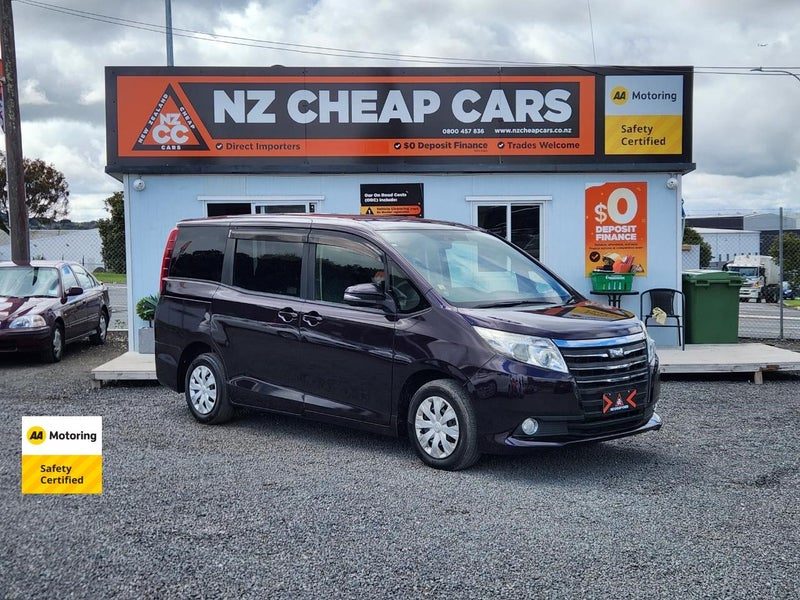 2014 Toyota Noah 7 seater