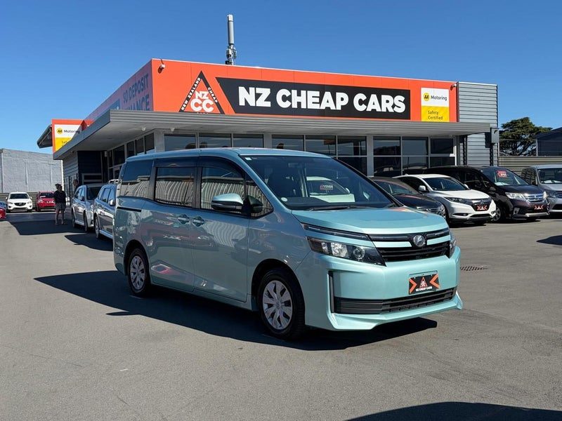 2014 Toyota Voxy 8 seats