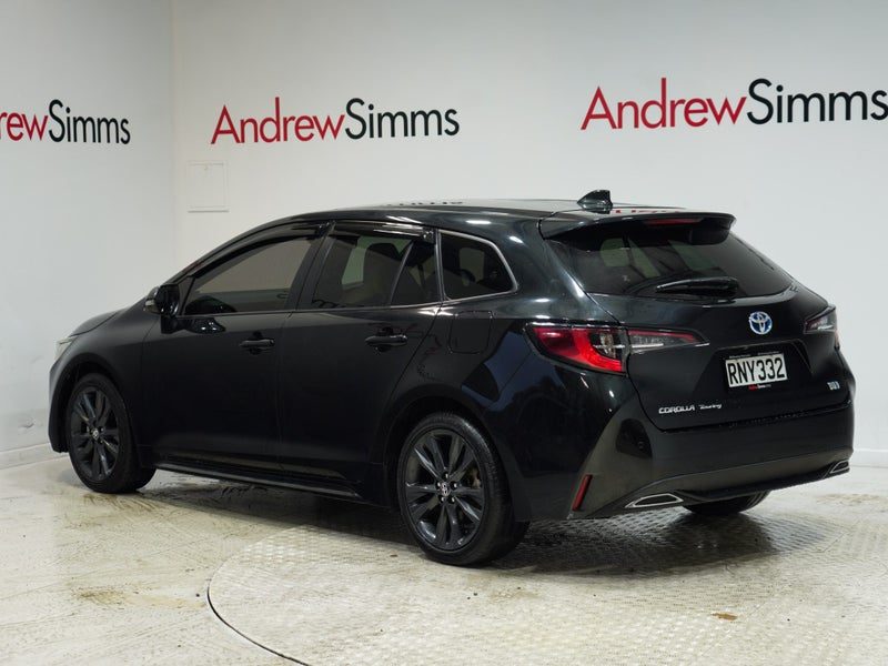 2021 Toyota Corolla Hybrid Touring, photo 2