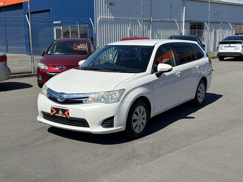 2014 Toyota Corolla Fielder Hybrid, photo 3