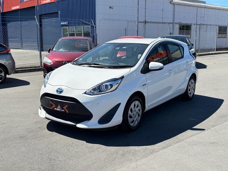 2019 Toyota Aqua New Shape Hybrid, photo 3
