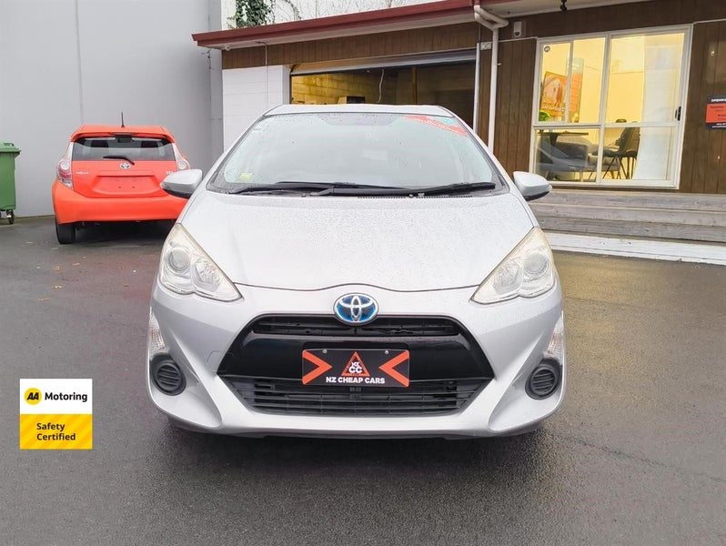 2015 Toyota Aqua Facelift Hybrid, photo 2