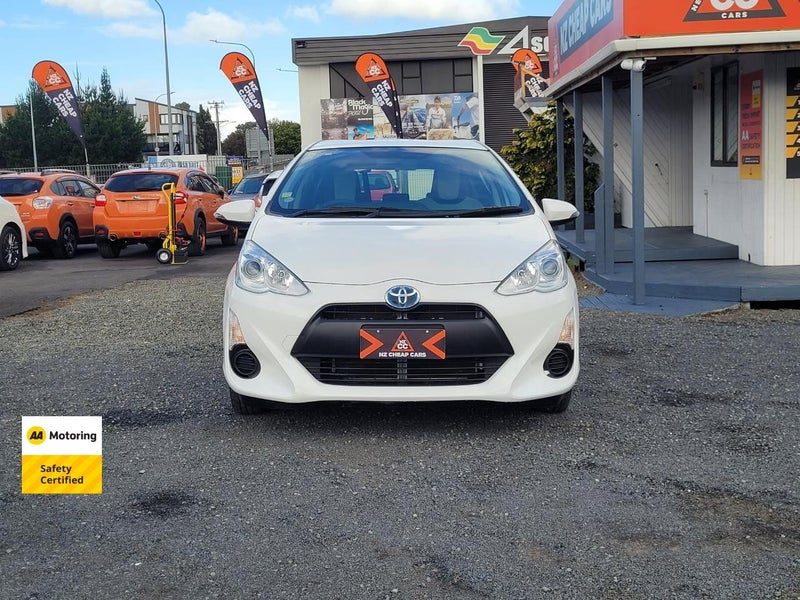 2015 Toyota Aqua Facelift Hybrid, photo 2