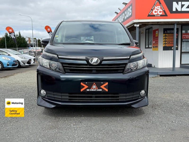 2014 Toyota Voxy 8 seats, photo 2