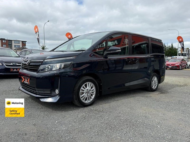 2014 Toyota Voxy 8 seats, photo 3