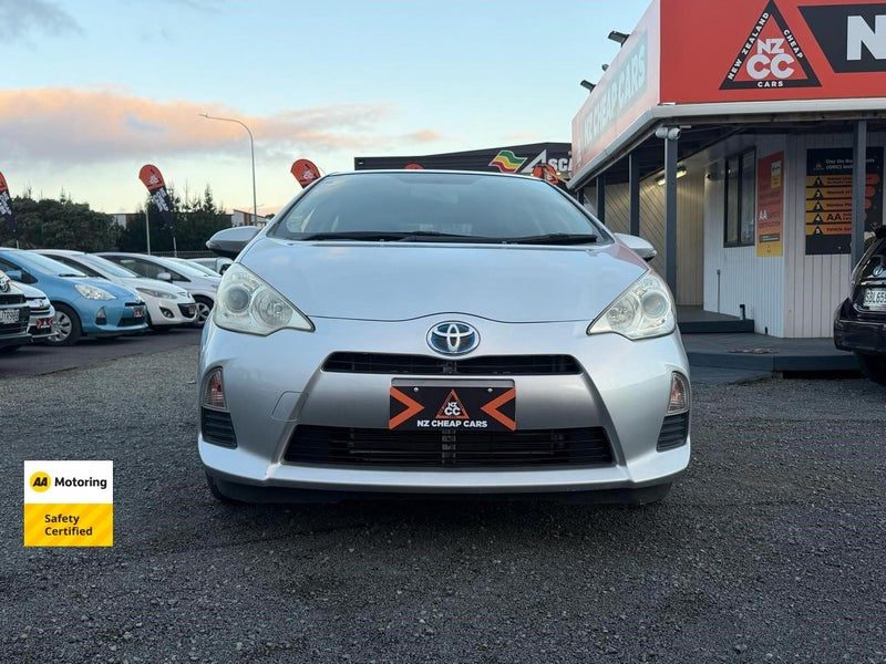 2013 Toyota Aqua HYBRID, photo 2