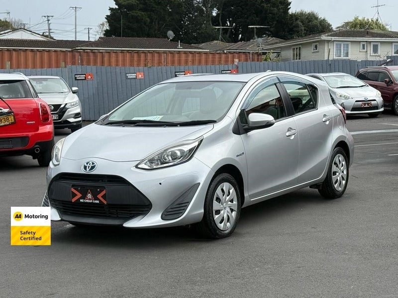 2017 Toyota Aqua New Shape Hybrid, photo 3