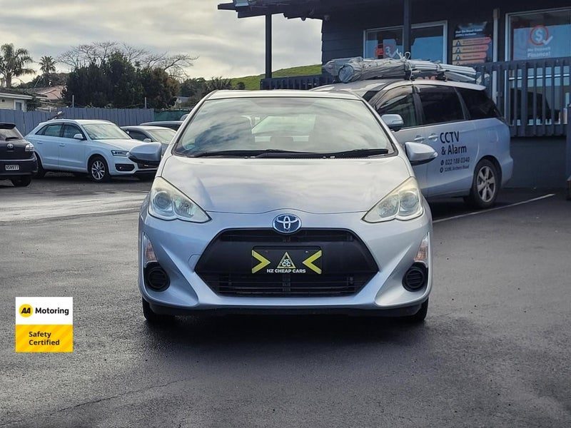 2015 Toyota Aqua Facelift Hybrid, photo 2