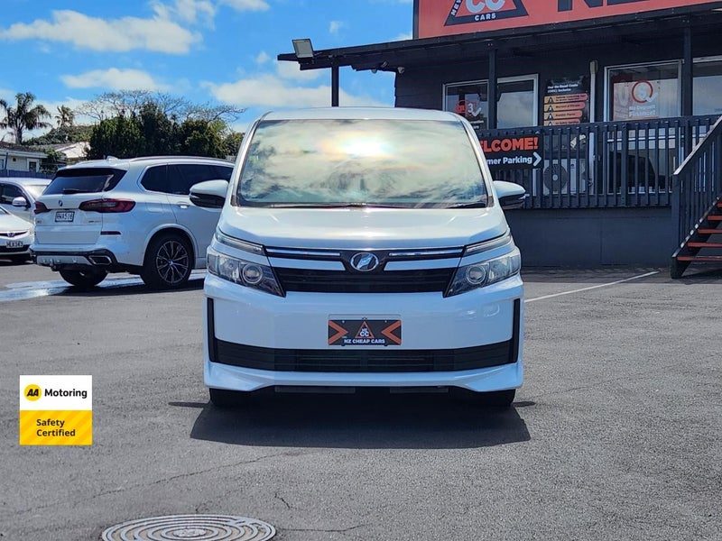 2014 Toyota Voxy 7 Seats, photo 2