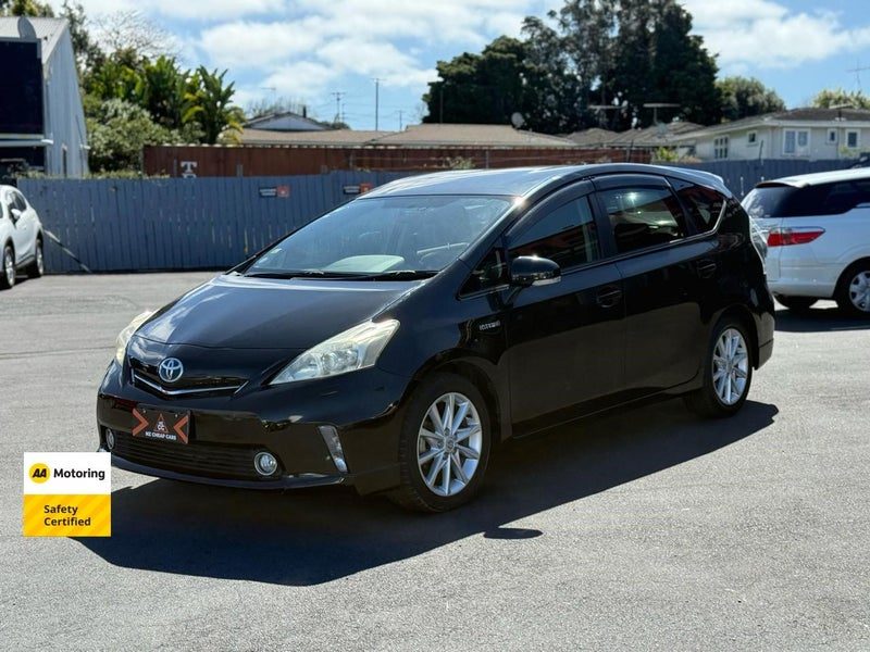 2013 Toyota Prius Alpha Hybrid, photo 3