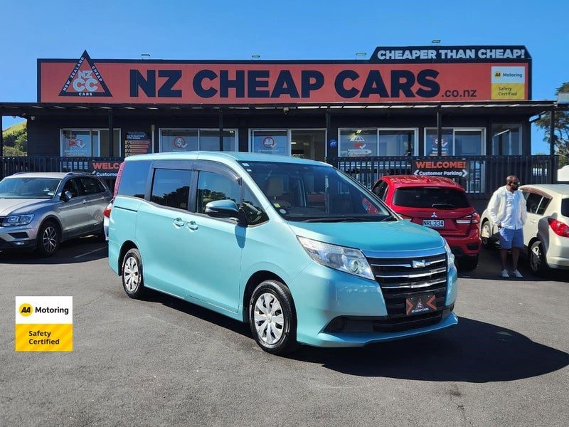 2014 Toyota Noah 7 seater