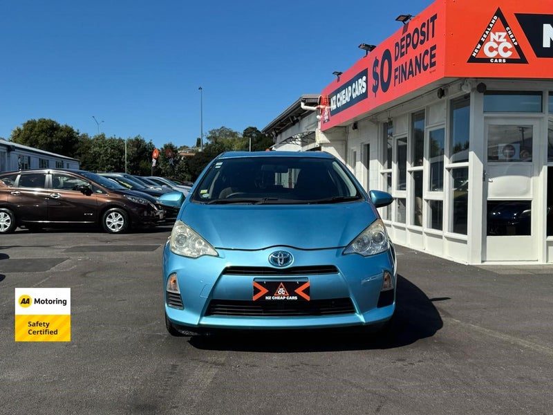 2012 Toyota Aqua HYBRID, photo 2
