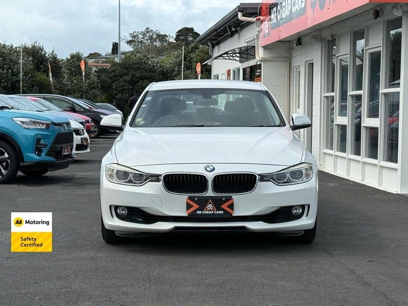 2012 BMW 320i, photo 2