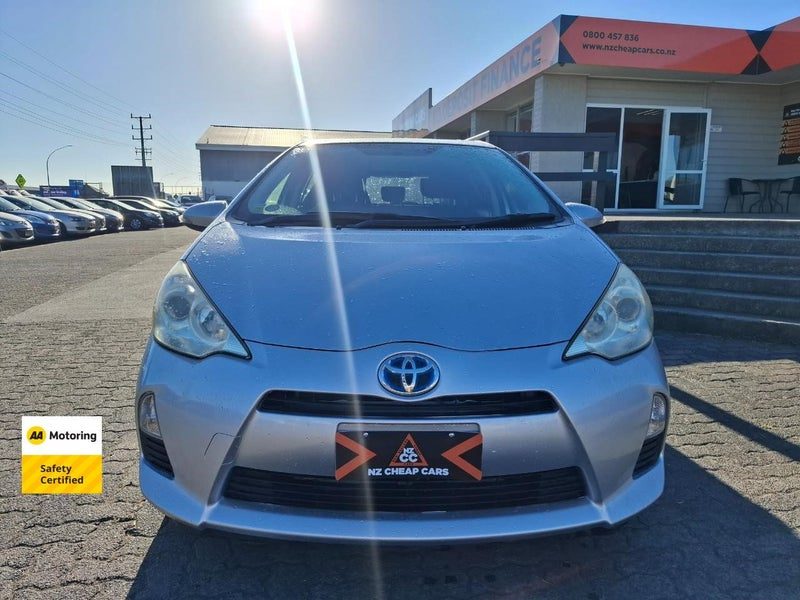 2013 Toyota Aqua HYBRID, photo 2