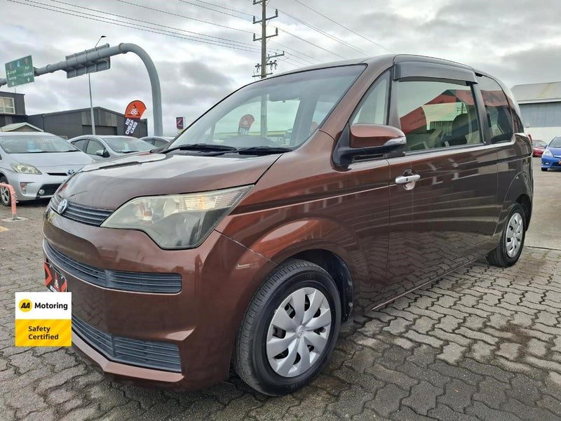2013 Toyota Spade, photo 3