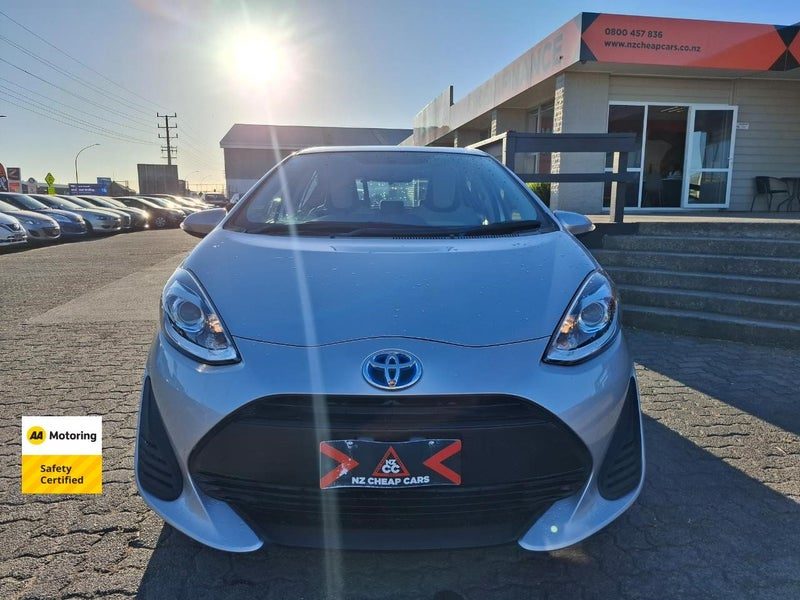 2019 Toyota Aqua New Shape Hybrid, photo 2