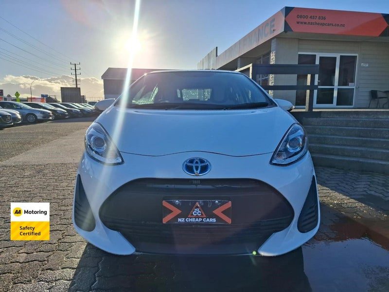 2017 Toyota Aqua New Shape Hybrid, photo 2