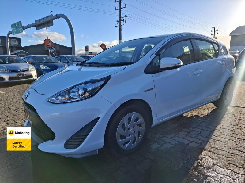 2017 Toyota Aqua New Shape Hybrid, photo 3