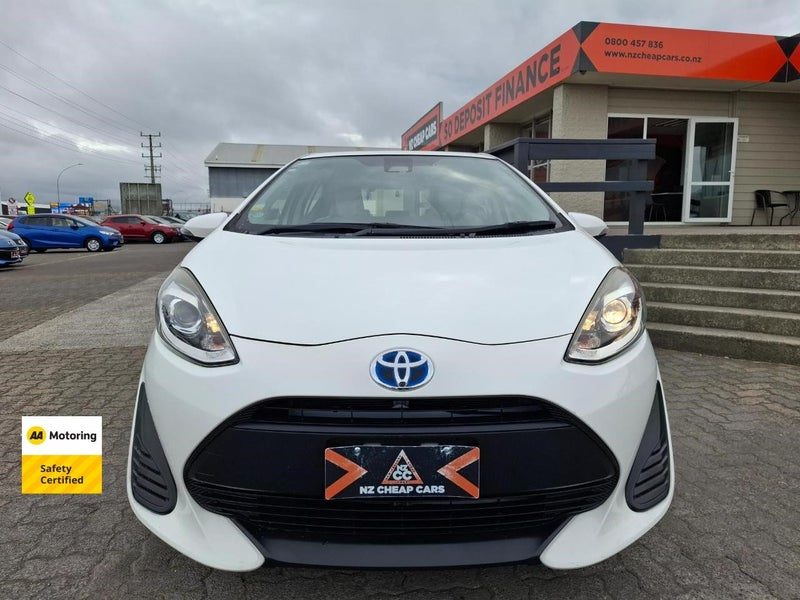 2019 Toyota Aqua New Shape Hybrid, photo 2