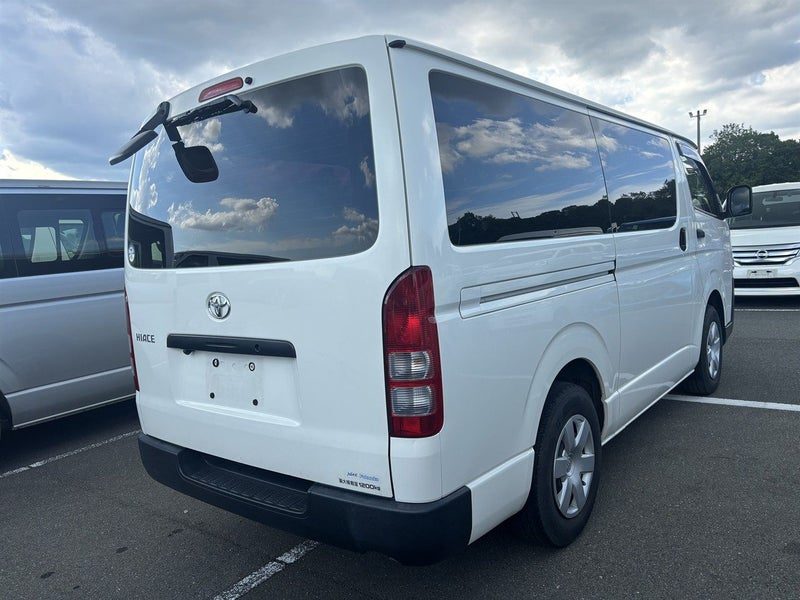 2021 Toyota Hiace DX Diesel, photo 3