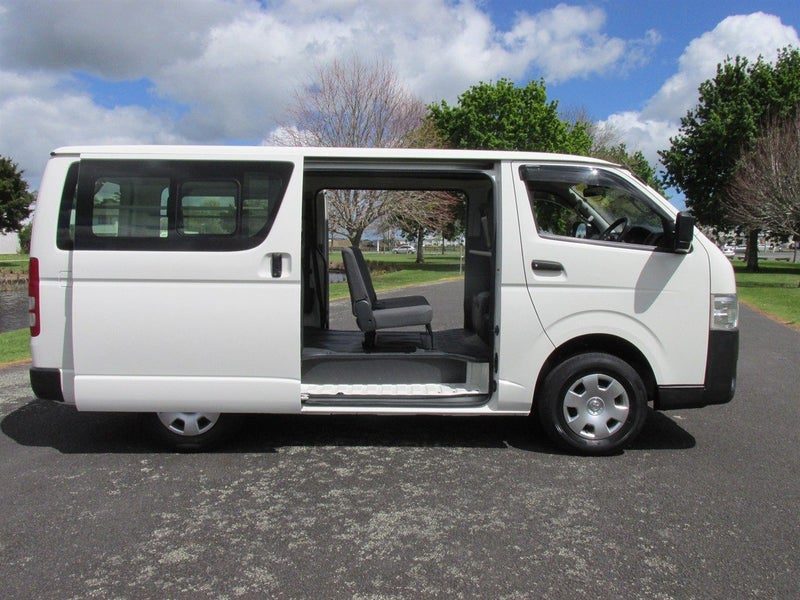 2021 Toyota Hiace 4WD, photo 2