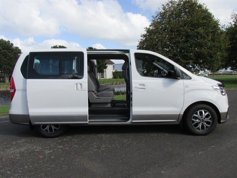 2021 Hyundai iMax 8 Seater, photo 2