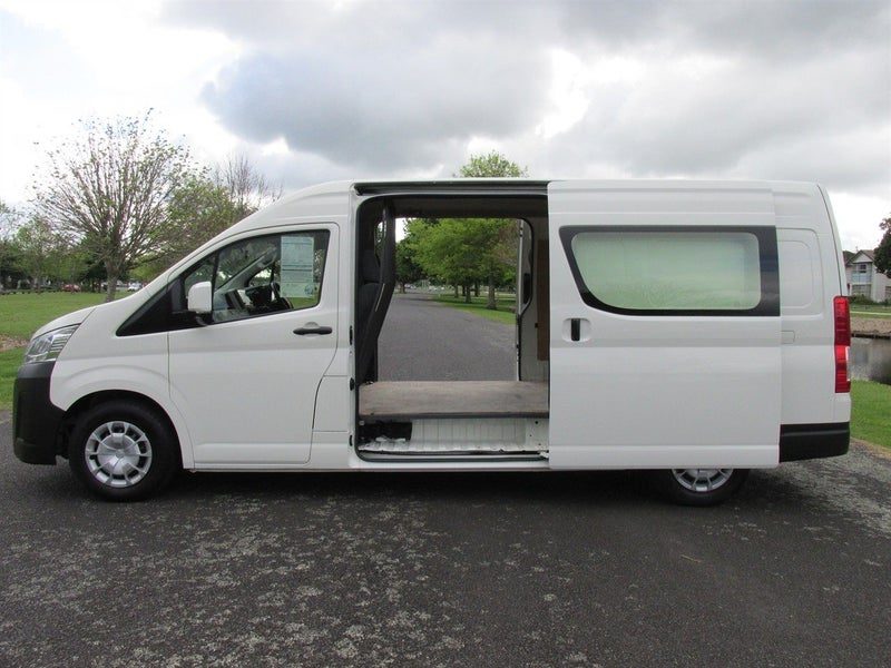 2021 Toyota Hiace ZX Jumbo, photo 2