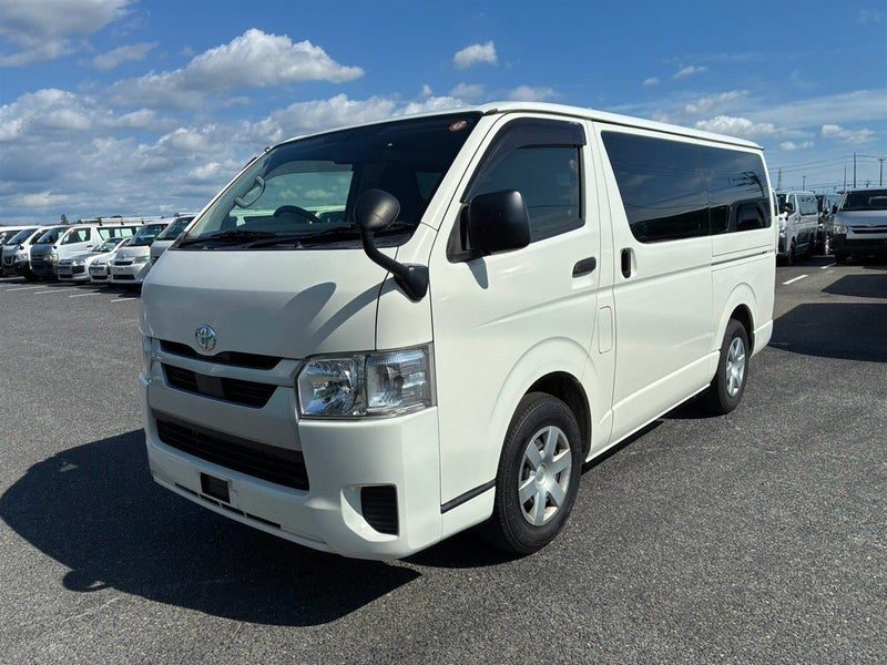 2021 Toyota Hiace DX Diesel, photo 2