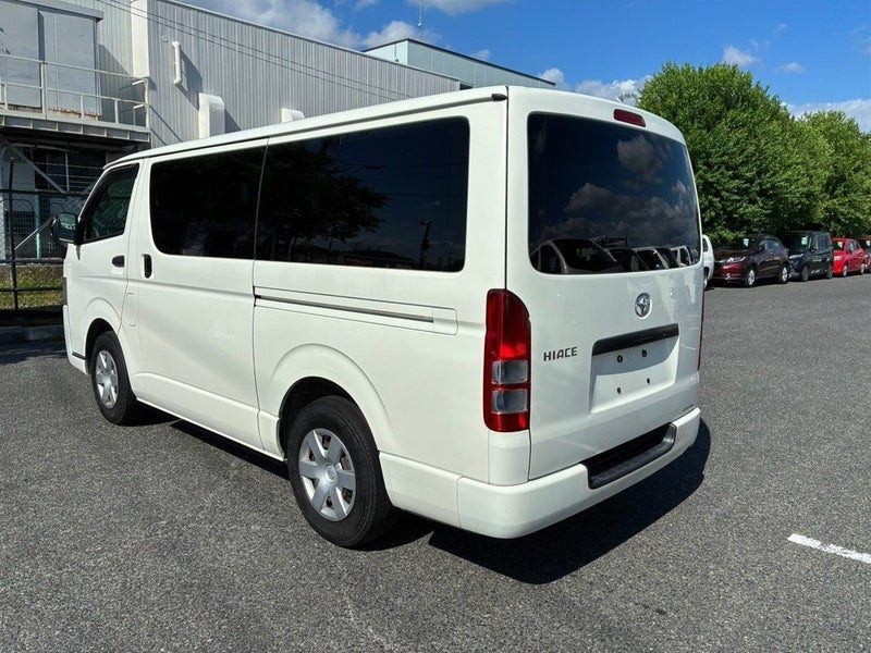 2021 Toyota Hiace DX Diesel, photo 3
