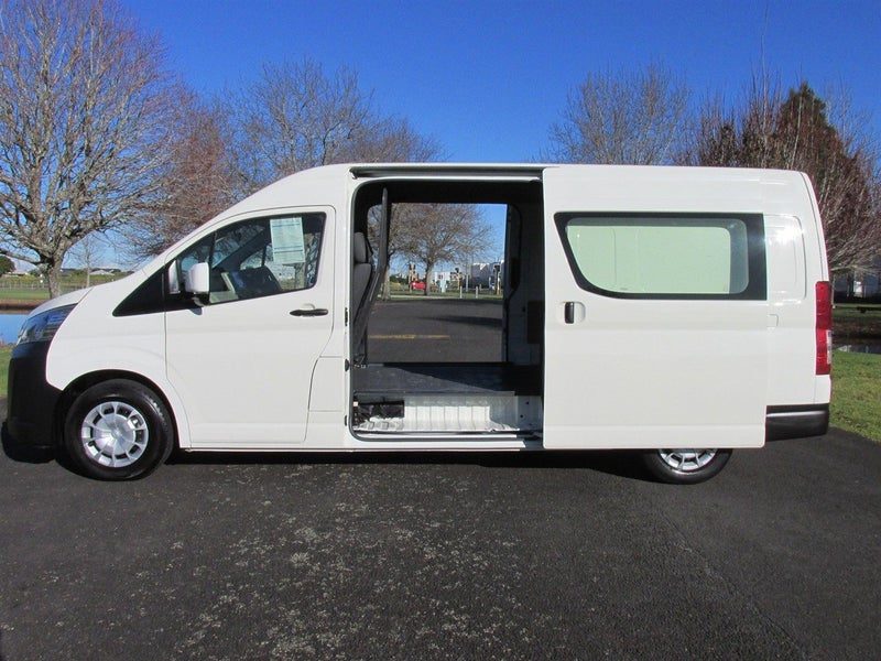 2021 Toyota Hiace ZX Jumbo, photo 2