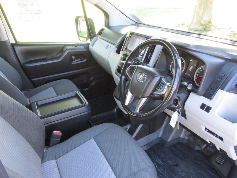 2021 Toyota Hiace ZX Jumbo, photo 3