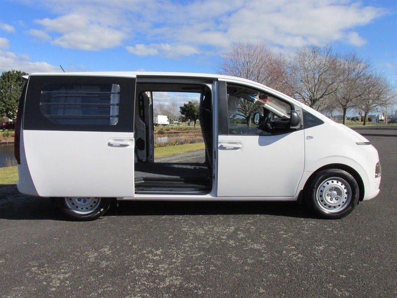 2021 Hyundai Staria Load, photo 2