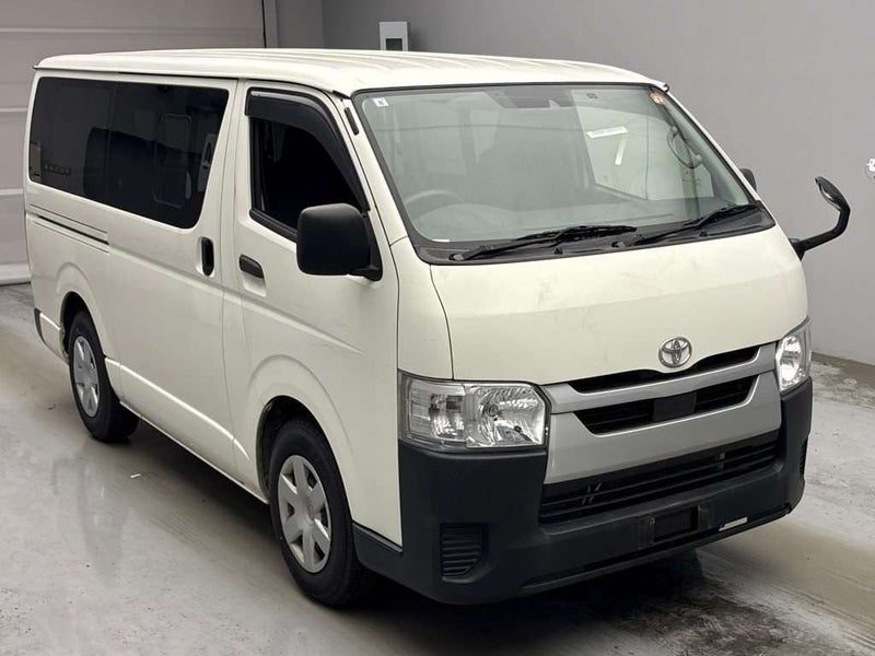 2021 Toyota Hiace DX Diesel, photo 2