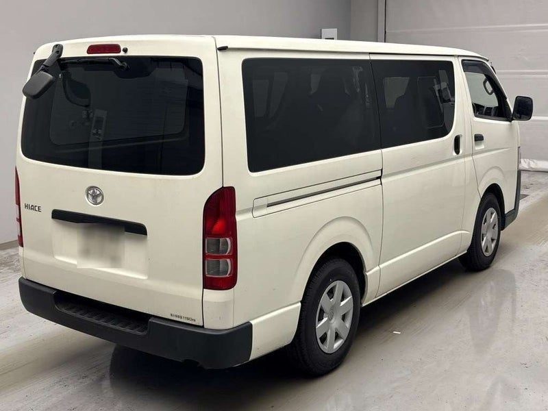 2021 Toyota Hiace DX Diesel, photo 3