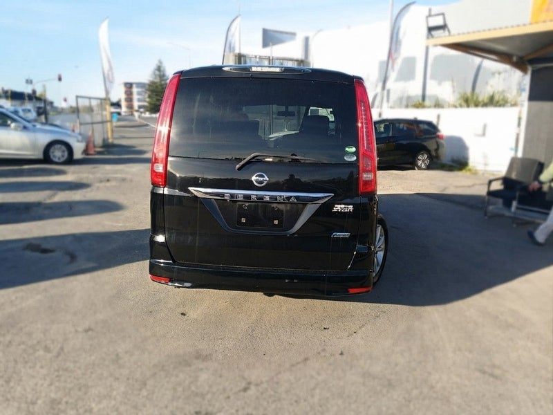 2013 Nissan Serena, photo 2