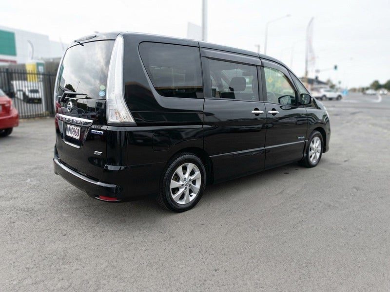 2013 Nissan Serena, photo 3