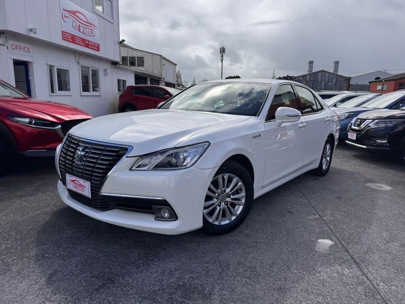 2015 Toyota Crown Royal Saloon