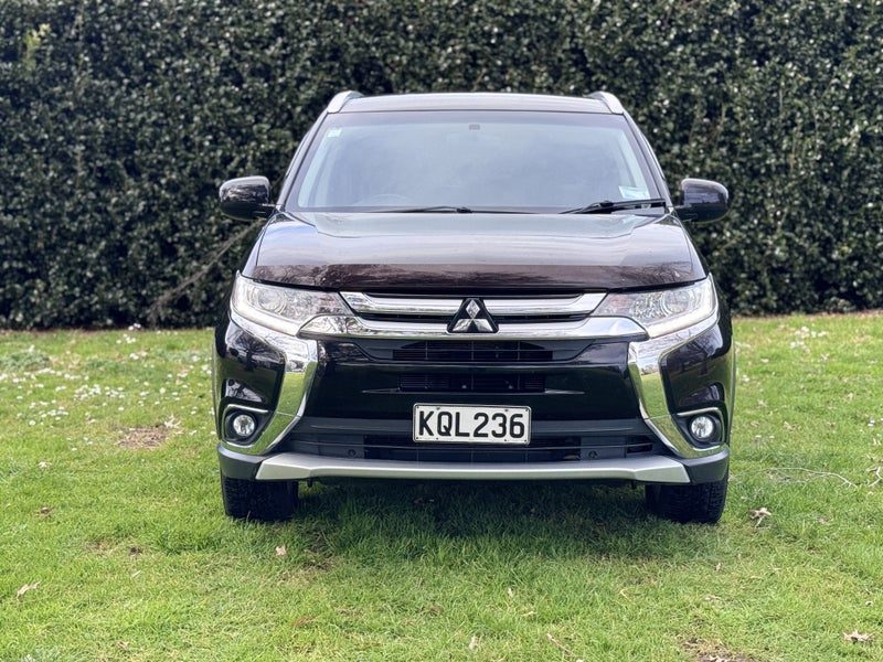 2017 Mitsubishi Outlander 7 Seater, photo 2