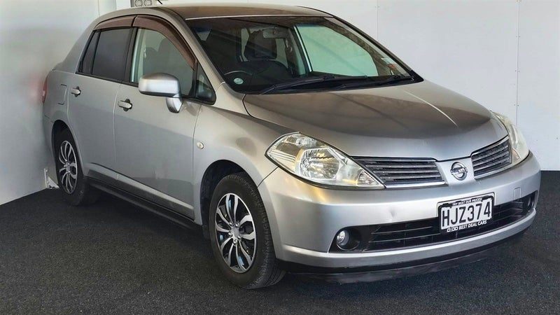 2004 Nissan Tiida
