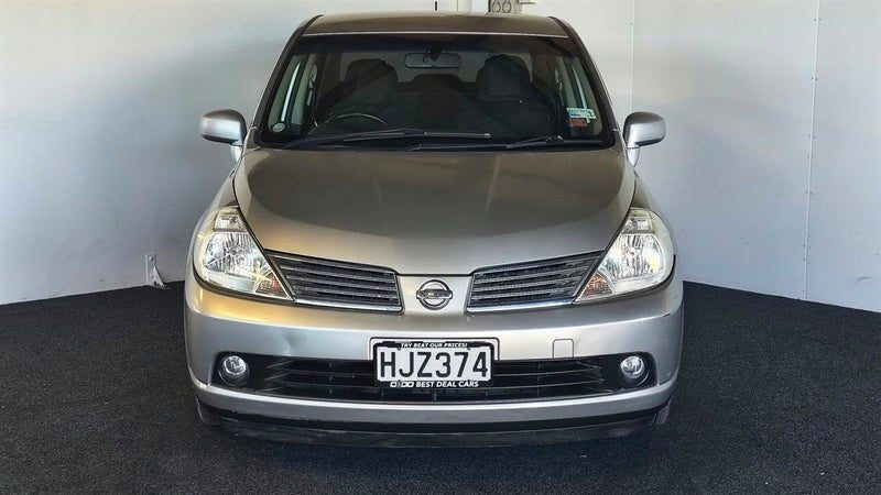 2004 Nissan Tiida, photo 2
