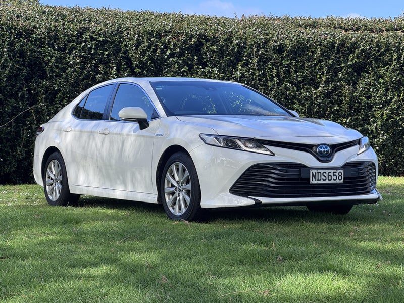 2019 Toyota Camry Hybrid I NZ NEW