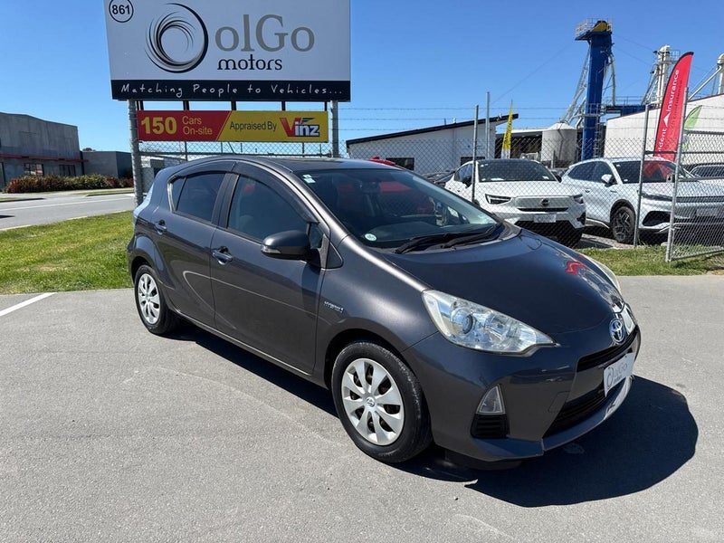 2013 Toyota Aqua 1.5 S Hybrid Very Low KMs, photo 2