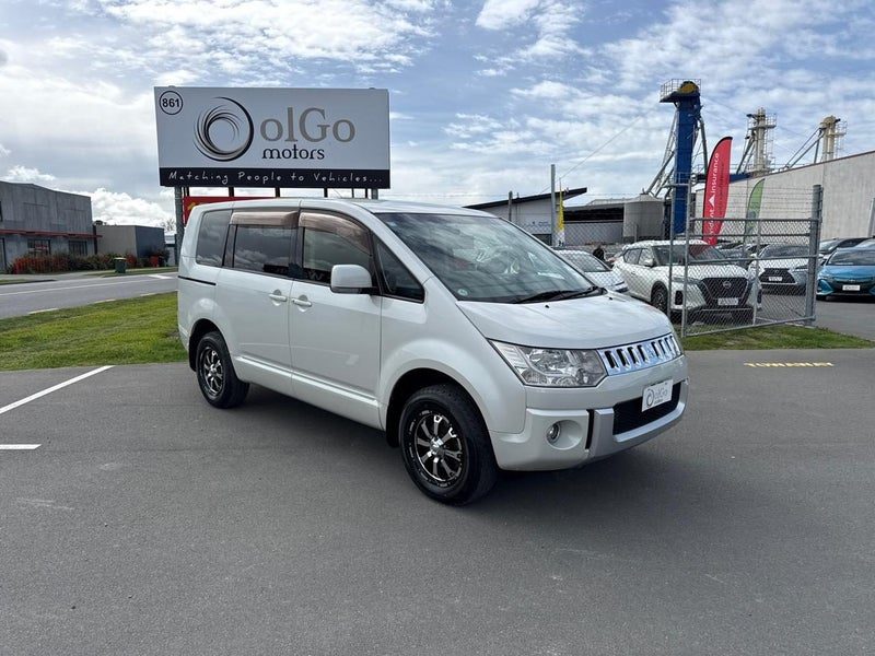 2013 Mitsubishi Delica D:5