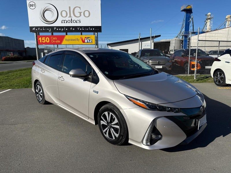 2018 Toyota Prius 1.8 S PHV Safety, photo 2